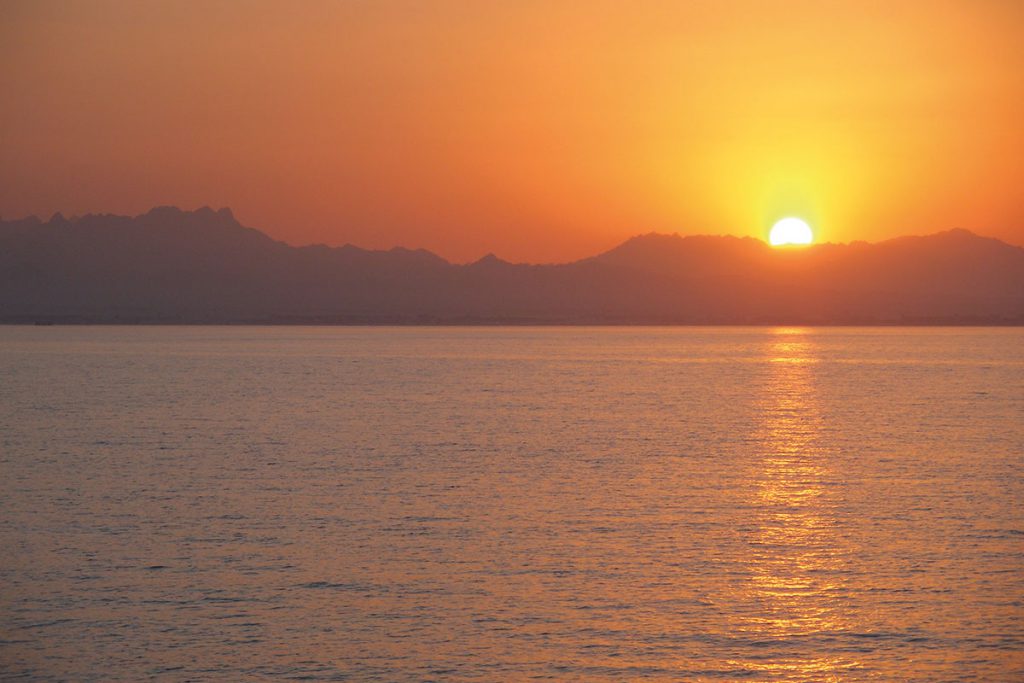 Sonnenuntergang auf dem roten Meer