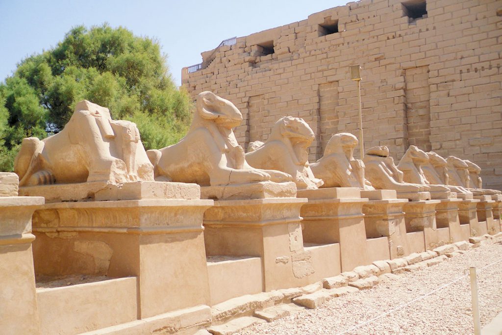 Sphingenallee in der Tempelanlage Karnak