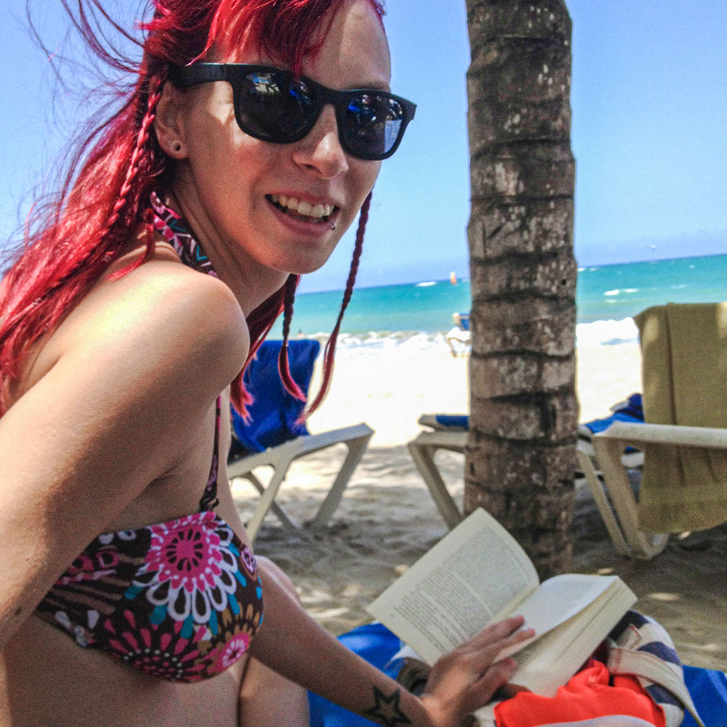 Glücklich, Lesen, Karibik, Dominikanische Republik am Strand